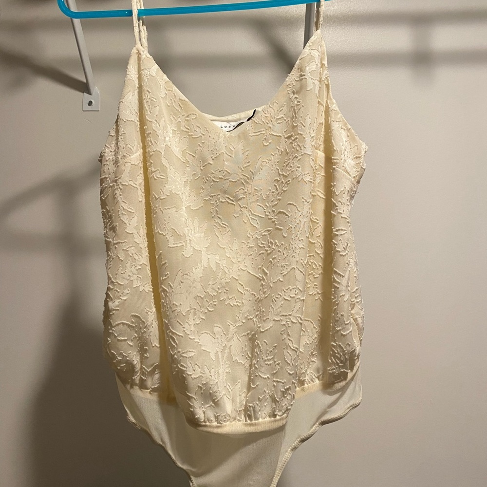 NWT Cream textured bodysuit! Size small